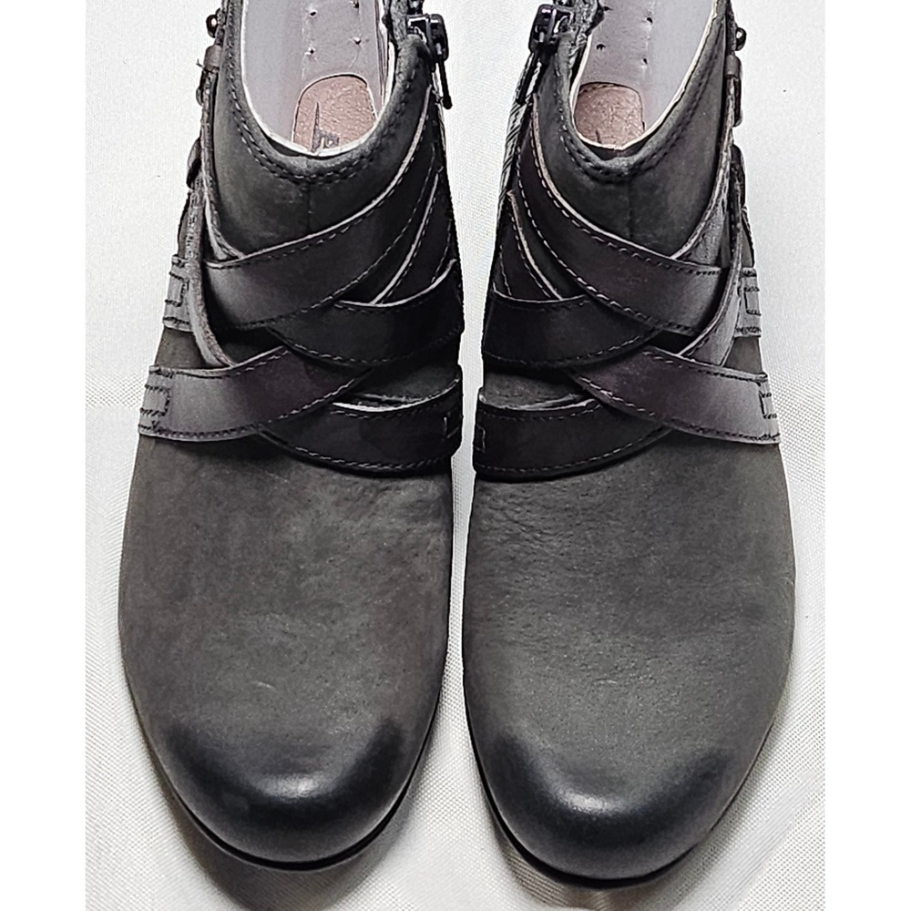 EARTH Emerald Dark Grey Soft Buck Ankle Boots Side Zip Heel Womens Size 6.0